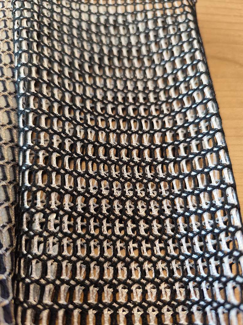 Hálószerű geometria mintás függöny textil ezüst szürke és fekete színben