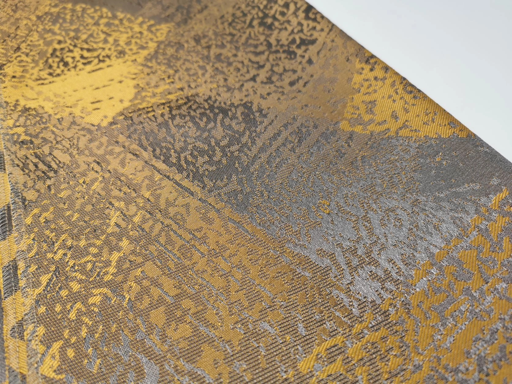 Koptatott hatású arany és bronz színű sötétítő függöny textíl