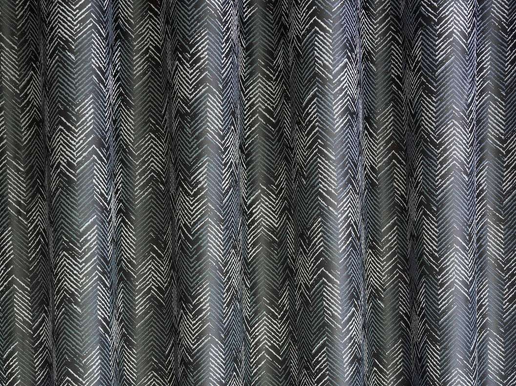 Sevron mintás szürkés kék és fekete színű design sötétítő függöny textíl